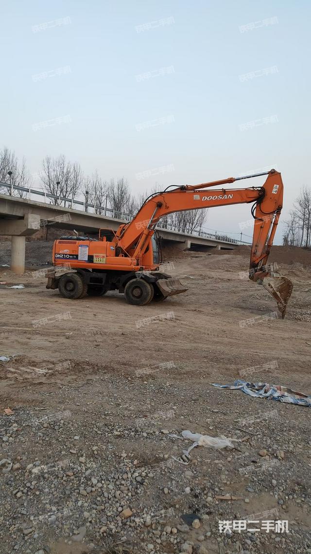 整機(jī)右后45°(整機(jī)外觀) 整機(jī)右后45°(整機(jī)外觀)