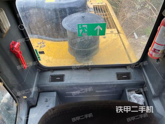 座椅右側控制臺/鑰匙門/油門/含右手柄(駕駛室部分) 座椅右側控制臺/鑰匙門/油門/含右手柄(駕駛室部分)