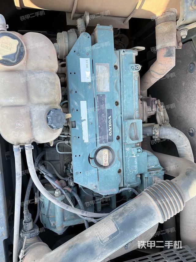 發(fā)動(dòng)機(jī)整體俯視(整機(jī)外觀) 發(fā)動(dòng)機(jī)整體俯視(整機(jī)外觀)