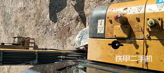 駕駛室頂部（整機外觀）