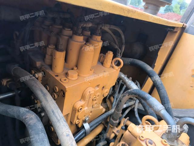 發(fā)動(dòng)機(jī)室（上車(chē)部件）