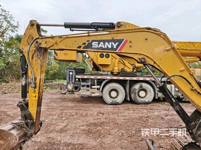 轉(zhuǎn)盤和下車架正前(工作和回轉(zhuǎn)裝置) 轉(zhuǎn)盤和下車架正前(工作和回轉(zhuǎn)裝置)