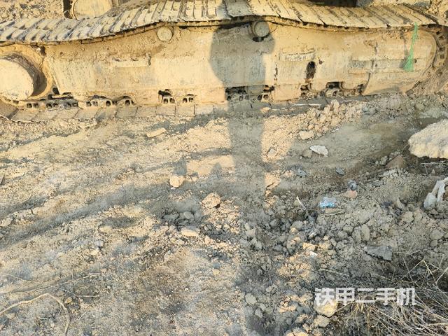 單側(cè)履帶整體(整機外觀) 單側(cè)履帶整體(整機外觀)