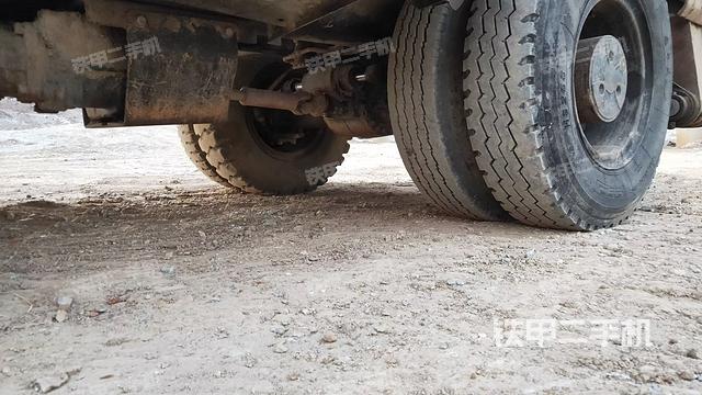 單側(cè)履帶整體(整機(jī)外觀) 單側(cè)履帶整體(整機(jī)外觀)