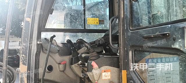 駕駛室整體（整機外觀）