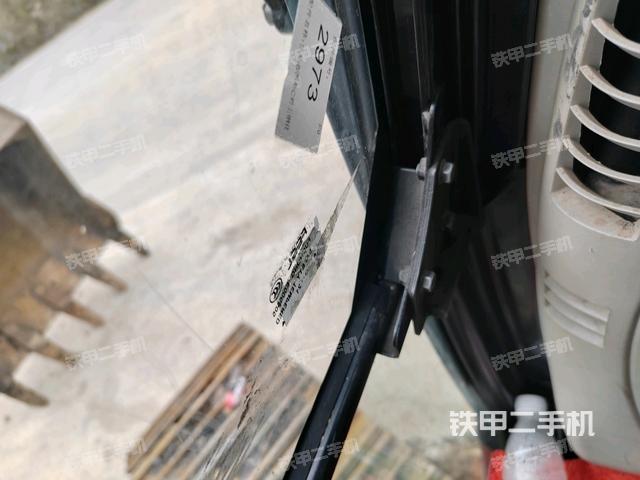左后方玻璃角標(biāo)(駕駛室部分) 左后方玻璃角標(biāo)(駕駛室部分)