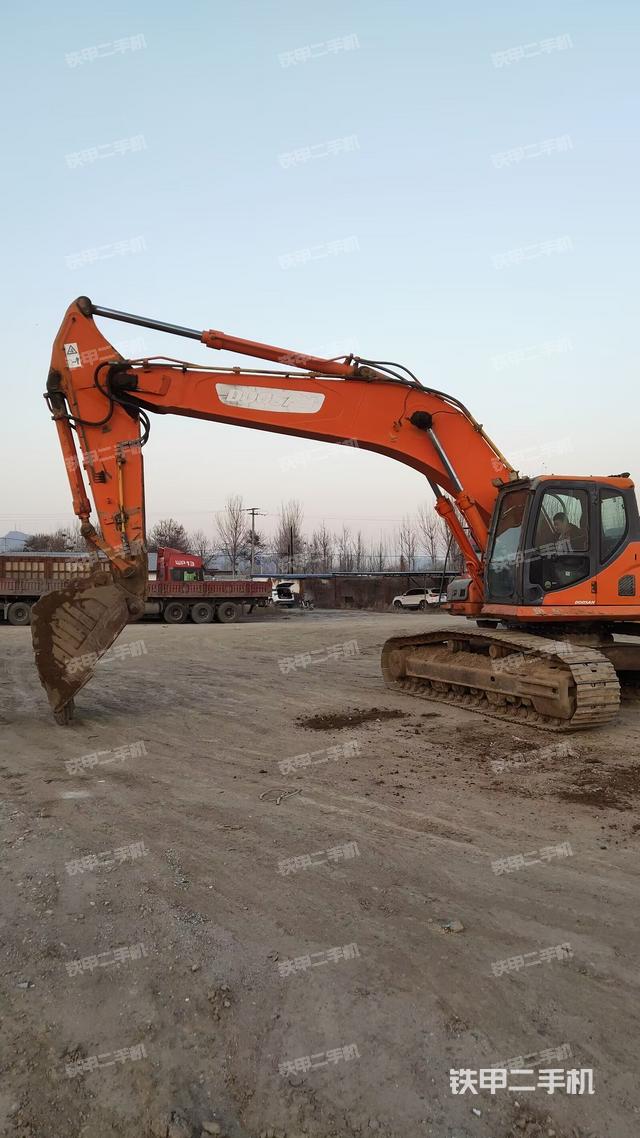 駕駛室頂部(整機外觀) 駕駛室頂部(整機外觀)