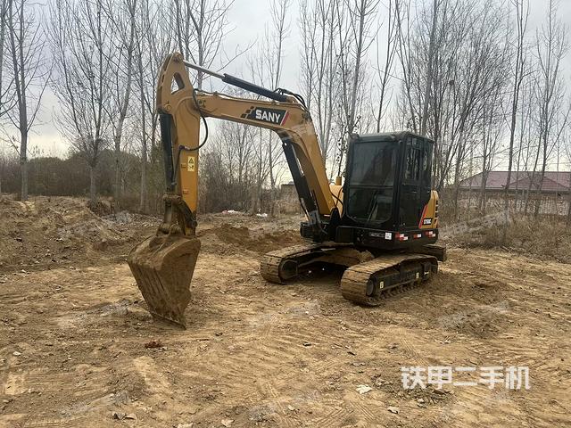 駕駛室整體(整機(jī)外觀) 駕駛室整體(整機(jī)外觀)