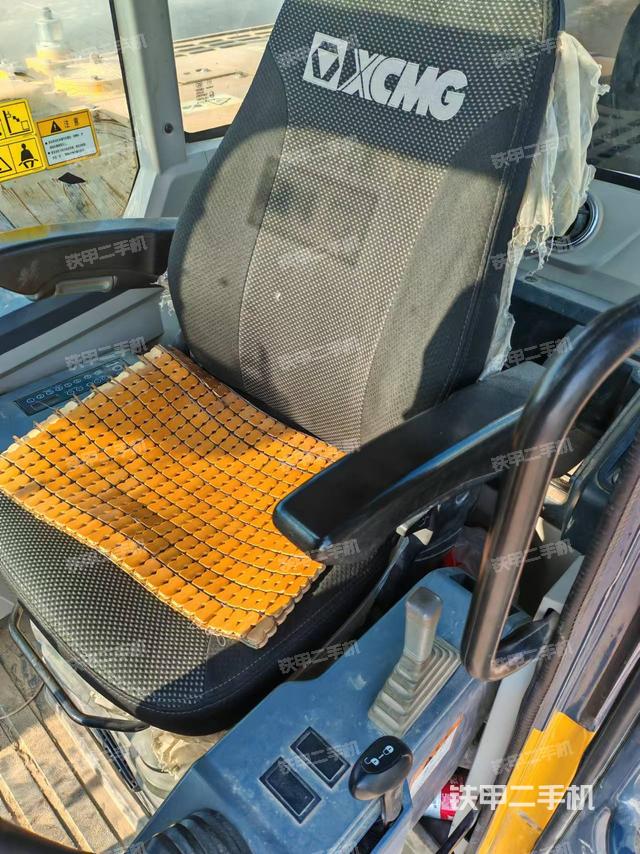 駕駛室整體(整機(jī)外觀) 駕駛室整體(整機(jī)外觀)