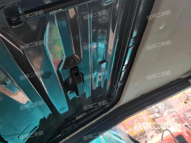 駕駛室左后45度(駕駛室部分) 駕駛室左后45度(駕駛室部分)