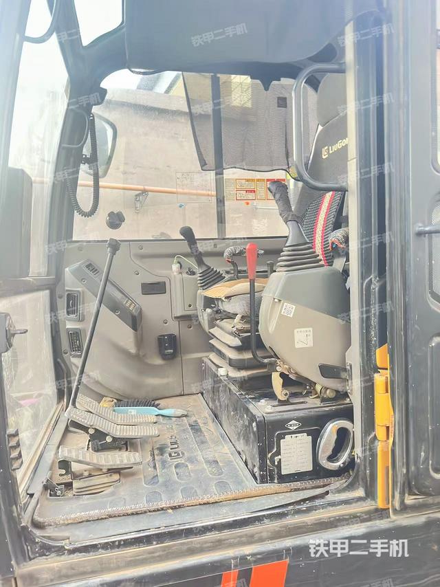 駕駛室頂部（整機(jī)外觀）