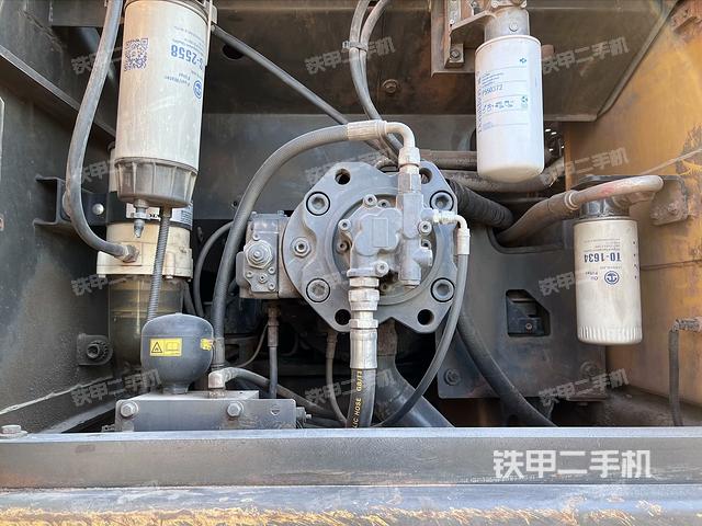 液壓泵艙室正面整體(整機(jī)外觀) 液壓泵艙室正面整體(整機(jī)外觀)