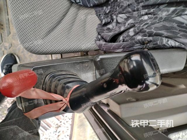 座椅左側(cè)控制臺/音響/含左手柄(駕駛室部分) 座椅左側(cè)控制臺/音響/含左手柄(駕駛室部分)