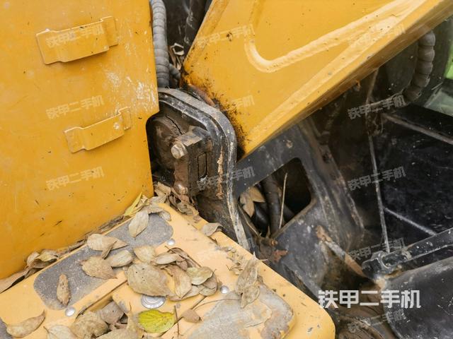 大臂根部?斜（工作和回轉(zhuǎn)裝置）