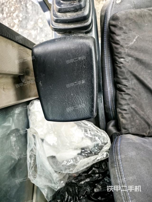 座椅左側(cè)控制臺/音響/含左手柄（駕駛室部分）