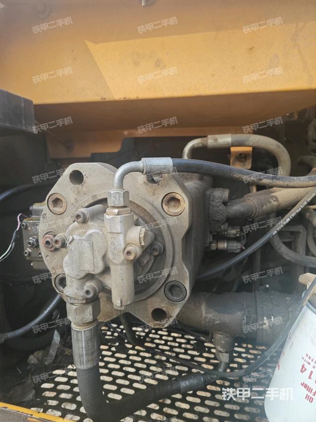 液壓泵艙室正面整體（整機(jī)外觀）