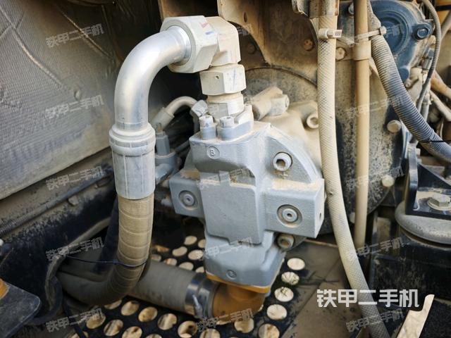 液壓泵艙室正面整體(整機(jī)外觀) 液壓泵艙室正面整體(整機(jī)外觀)