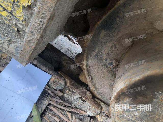 右驅(qū)動輪（行走機(jī)構(gòu)）