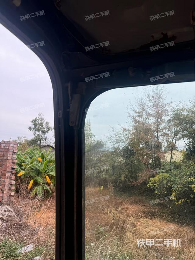 座椅右側(cè)控制臺(tái)/鑰匙門/油門/含右手柄（駕駛室部分）