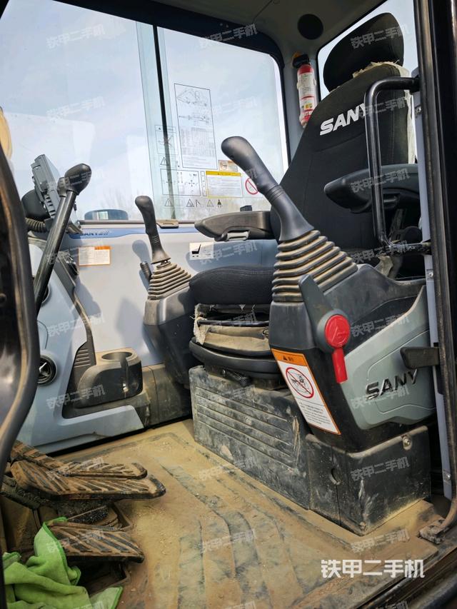 駕駛室整體（整機(jī)外觀(guān)）