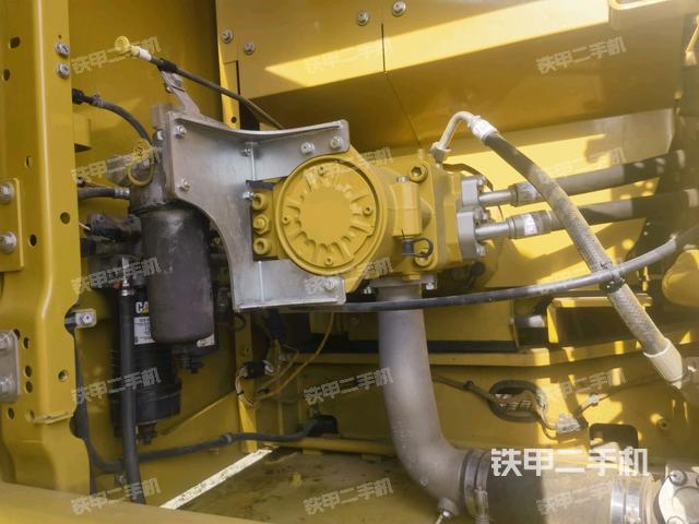 液壓泵艙室正面整體(整機(jī)外觀) 液壓泵艙室正面整體(整機(jī)外觀)