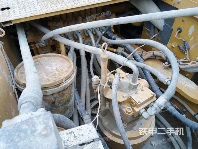 回轉(zhuǎn)馬達和主控閥（整機外觀）