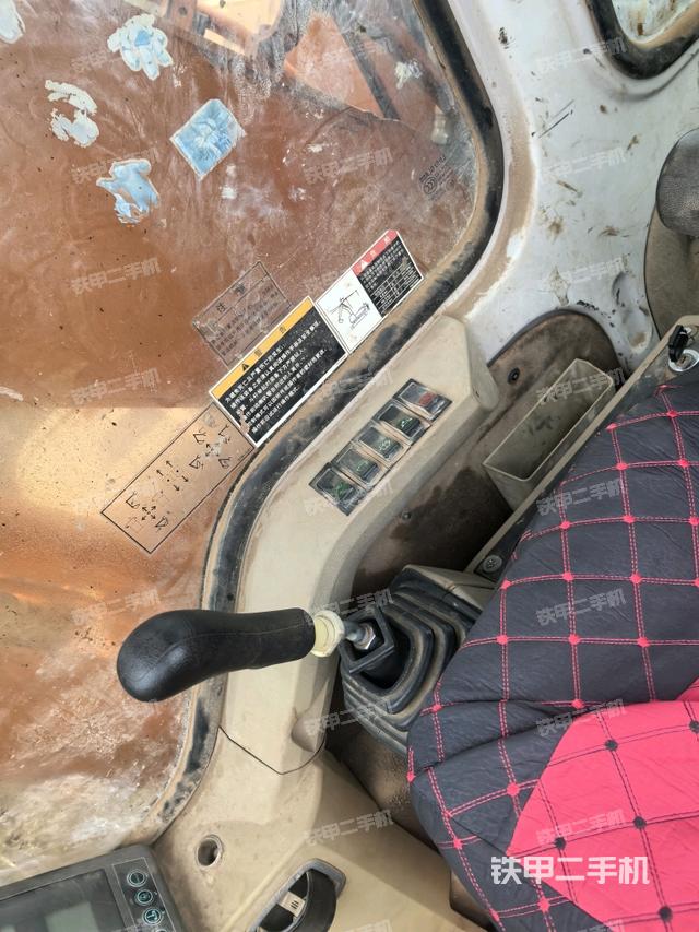 座椅右側(cè)控制臺/鑰匙門/油門/含右手柄（駕駛室部分）