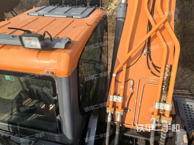 驾驶室顶部（整机外观）