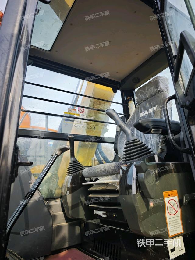 駕駛室整體（整機(jī)外觀）