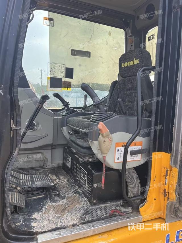 駕駛室整體(整機外觀) 駕駛室整體(整機外觀)