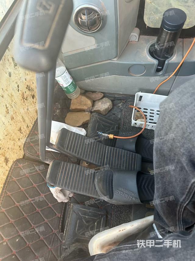 座椅右側(cè)控制臺/鑰匙門/油門/含右手柄（駕駛室部分）