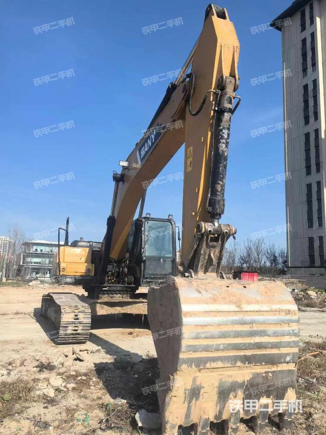 駕駛室頂部（整機外觀）