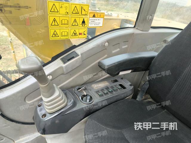 座椅左側(cè)控制臺/音響/含左手柄（駕駛室部分）