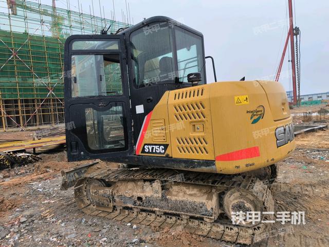 駕駛室頂部(整機外觀) 駕駛室頂部(整機外觀)