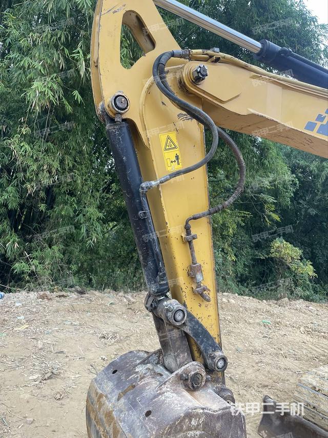 大臂根部?斜（工作和回轉(zhuǎn)裝置）