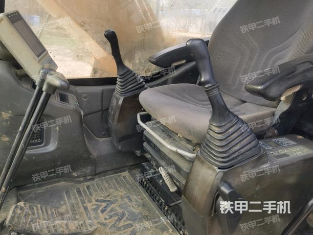 駕駛室整體（整機外觀）