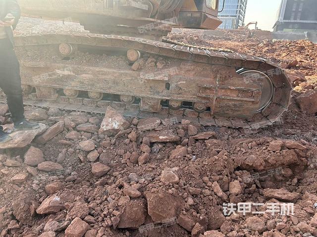 左驅(qū)動輪（行走機構(gòu)）