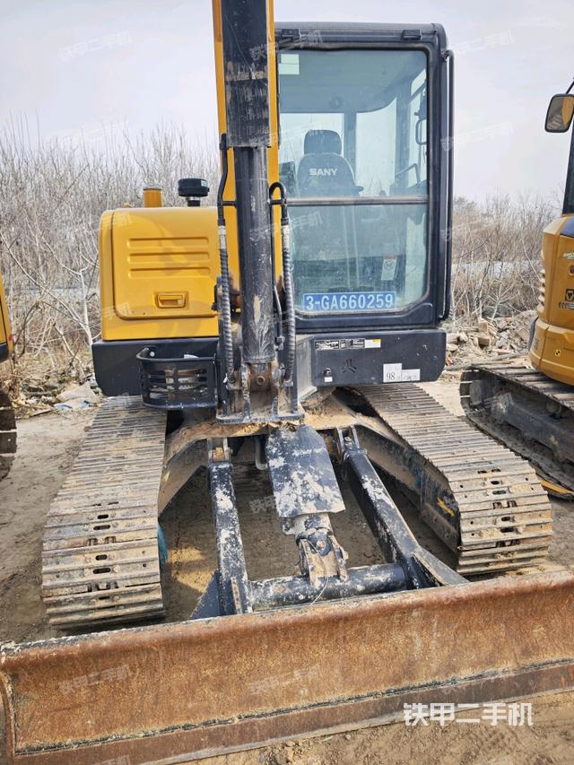 駕駛室頂部（整機(jī)外觀(guān)）