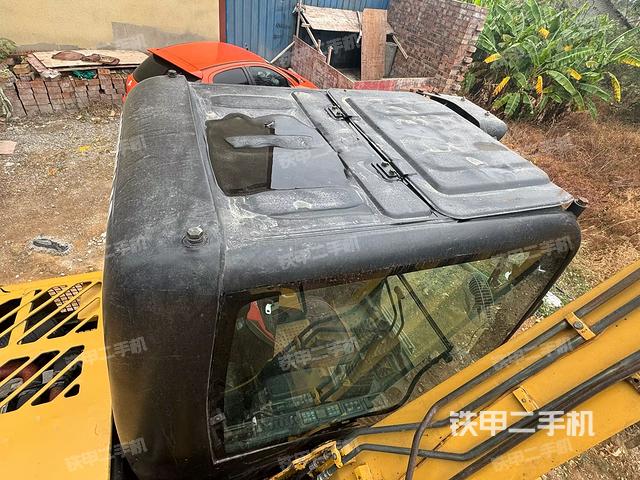 大臂根部?斜（工作和回轉(zhuǎn)裝置）