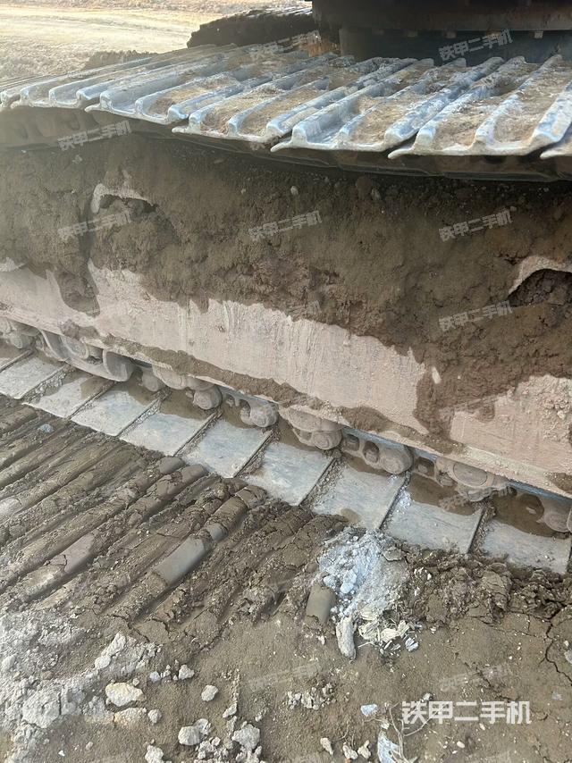 左驅(qū)動輪（行走機構(gòu)）