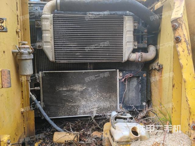 散熱器正面(大件艙室) 散熱器正面(大件艙室)