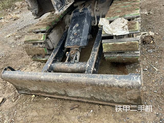 轉(zhuǎn)盤和下車架正前(工作和回轉(zhuǎn)裝置) 轉(zhuǎn)盤和下車架正前(工作和回轉(zhuǎn)裝置)