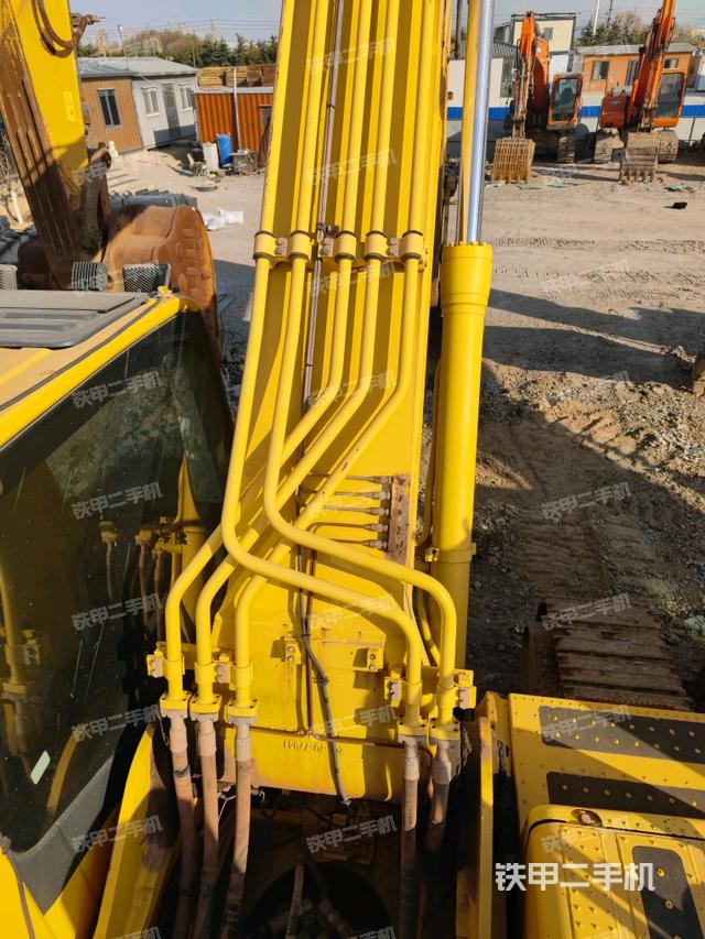 大臂背部俯视(工作和回转装置) 大臂背部俯视(工作和回转装置)