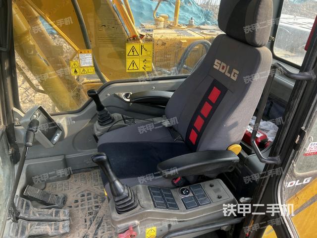 駕駛室整體(整機(jī)外觀) 駕駛室整體(整機(jī)外觀)