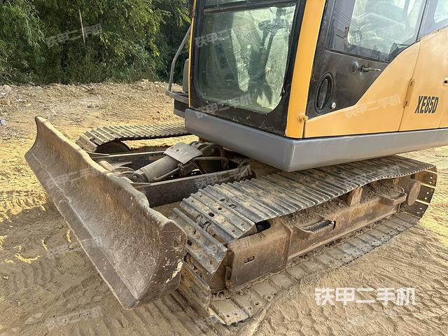 右側(cè)履帶整體?(行走機(jī)構(gòu)) 右側(cè)履帶整體?(行走機(jī)構(gòu))
