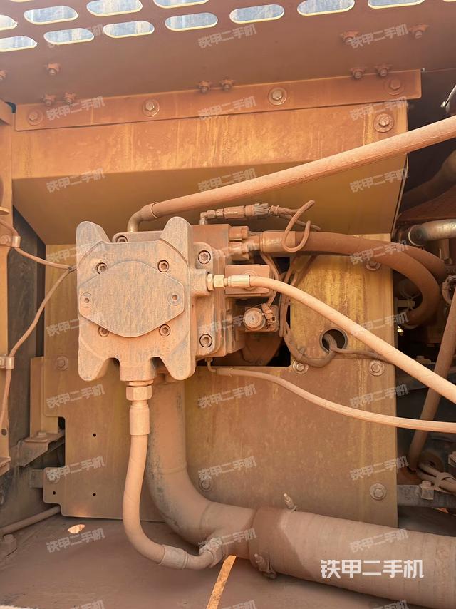 液壓泵斜45?左（大件艙室）