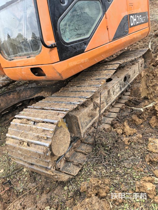 左側(cè)履帶整體?（行走機(jī)構(gòu)）