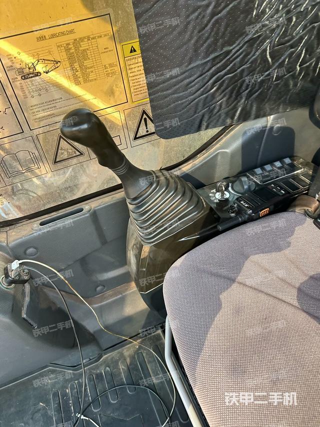 座椅左側(cè)控制臺(tái)/音響/含左手柄（駕駛室部分）