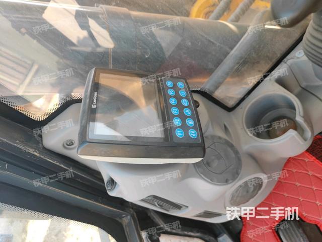 显示屏 (驾驶室部分) 显示屏 (驾驶室部分)