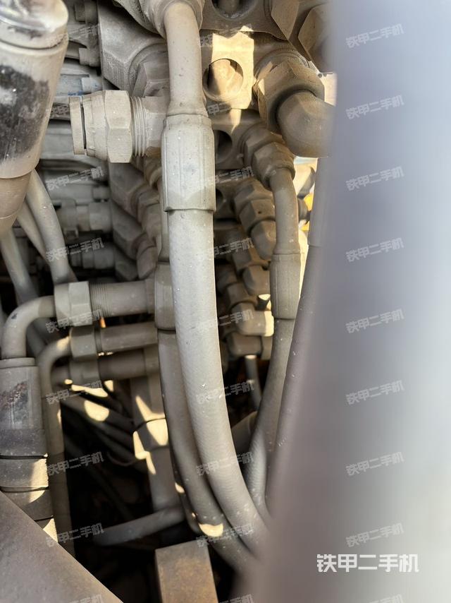 回轉(zhuǎn)馬達和主控閥（整機外觀）